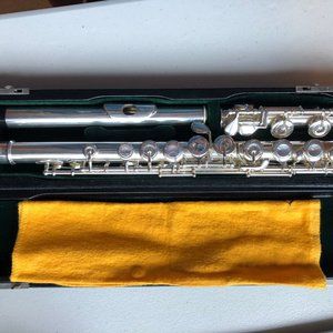 Pearl Flute in good condition